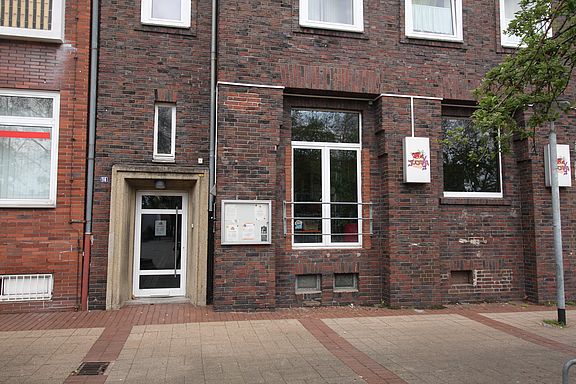 Das VKJ-Jugendcafé Karnap (JuCaKa) JuCaKa_Außenansicht_Gebäude.JPG