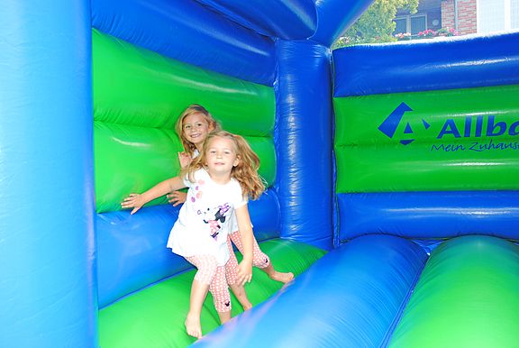 VKJ_2019_07_08_AltenessenerKinderfest_Hüpfburg.jpg